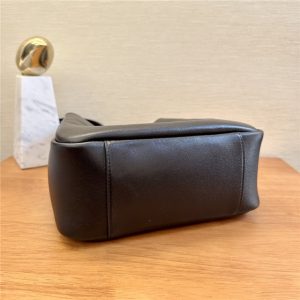 LE 5 A 7 Supple Small 713938 Black Grained Leather-4.jpg