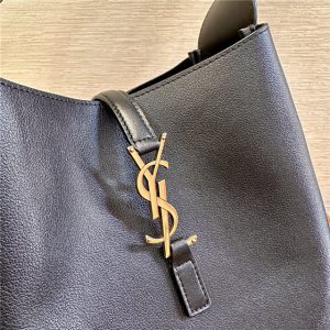 LE 5 A 7 Supple Small 713938 Black Grained Leather-5.jpg