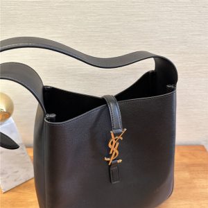 LE 5 A 7 Supple Small 713938 Black Grained Leather-6.jpg