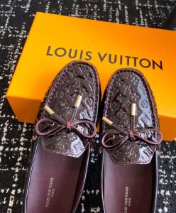 Louis Vuitton Womens Gloria Flat Loafer 1ABVD5 Mauve-7