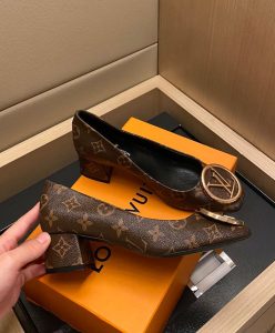Louis Vuitton Womens Madeleine Pumps 1A4XBG Brown-4