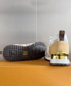 Louis Vuitton Womens Run Away Sneaker 1AAWFC Khaki-10
