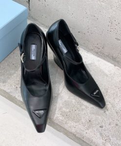 Prada Womens Brushed Leather Pumps Black-4