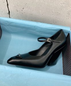 Prada Womens Brushed Leather Pumps Black-7