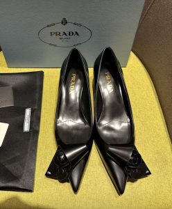 Prada Womens Brushed Leather Pumps With Floral Appliques 1I363N-2