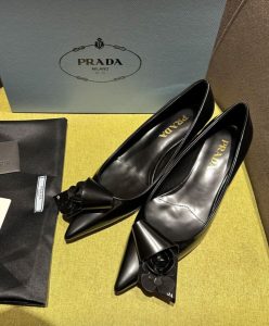Prada Womens Brushed Leather Pumps With Floral Appliques 1I363N-4