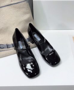 Prada Womens Patent Leather Pumps Black-2