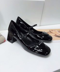 Prada Womens Patent Leather Pumps Black-3