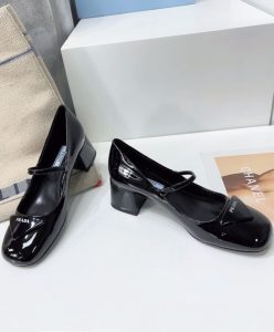 Prada Womens Patent Leather Pumps Black-4