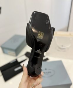 Prada Womens Soft Padded Nappa Sandals 1XX654-10