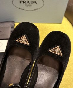 Prada Womens Velvet pumps 1I358N Black-6