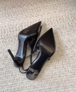 Saint Laurent Womens Avenue Slingback Pumps In Patent Leather Black-8