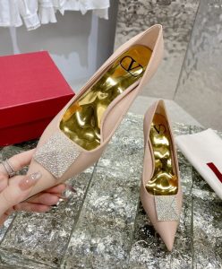 Valentino Garavani One Stud Pump With Crystals 100MM-4