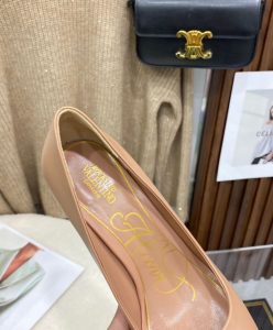 Valentino Garavani Rockstud Alcove Pump-10