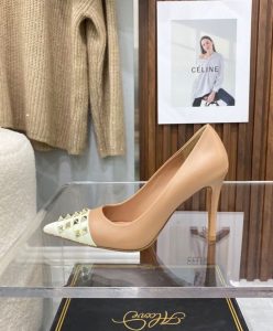 Valentino Garavani Rockstud Alcove Pump-6