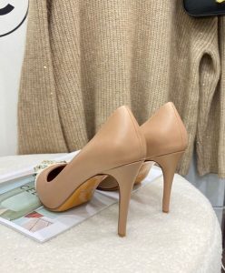 Valentino Garavani Rockstud Alcove Pump-8