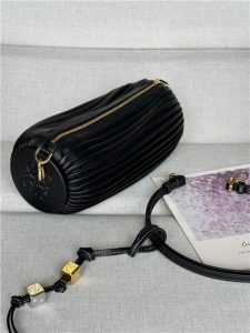 Loewe Bracelet Pouch 9751 Black-4.jpg