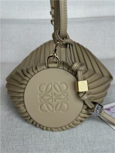 Loewe Bracelet Pouch 9751 Clay Green-5.jpg