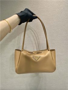 Medium Leather Handbag 1BA444 Caramel-2.jpg
