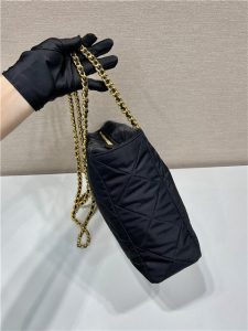 Prada Re-Edition 1995 Chaine Medium Re-Nylon Tote Bag 1BG529 Black-6.jpg