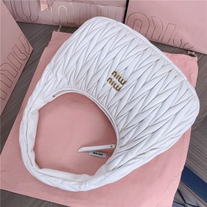 Wander Matelasse L Hobo Bag 5BC108 White-5.jpg