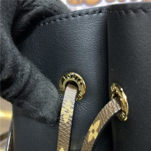 LV Bloom PM M13843 Black-6.jpg