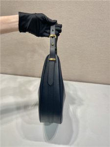 Arque Large Leather Shoulder Bag 1BC212 Black-5.jpg