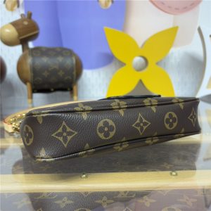 LV x TM Pochette Accessoires M13440-4.jpg