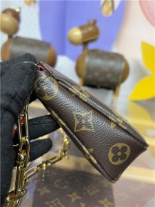 LV x TM Pochette Accessoires M13440-6.jpg