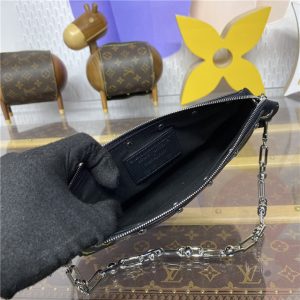 LV x TM Pochette Accessoires M13663-9.jpg