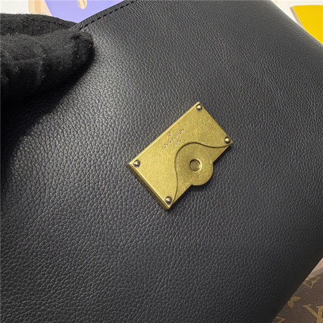 Low Key Messenger M13148 Black-10.jpg