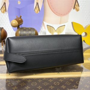 Low Key Messenger M13148 Black-4.jpg