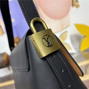 Low Key Messenger M13148 Black-6.jpg