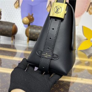 Low Key Messenger M13148 Black-7.jpg