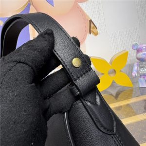 Low Key Messenger M13148 Black-8.jpg