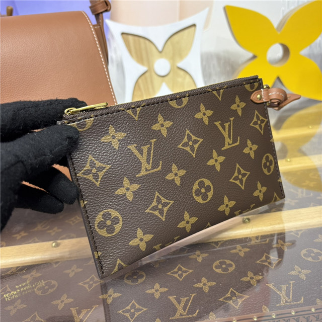 Low Key Messenger M13151 Cognac-10.jpg