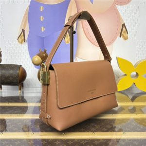 Low Key Messenger M13151 Cognac-2.jpg