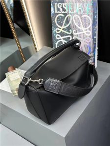 Loewe Samll Puzzle Bag 17701 Black-2.jpg