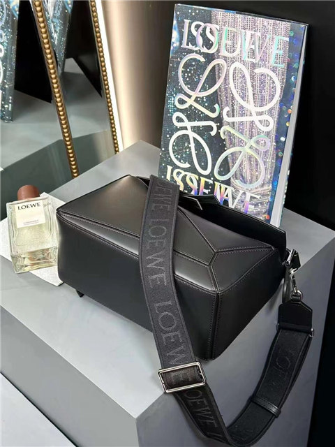 Loewe Samll Puzzle Bag 17701 Black-5.jpg