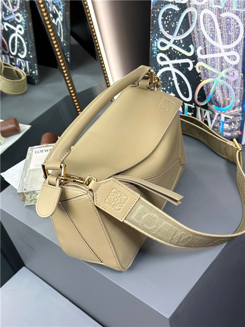 Loewe Samll Puzzle Bag 17701 Clay Green-2.jpg