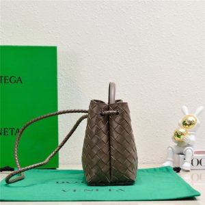 Small Andiamo 766014 Pinecone-2.jpg