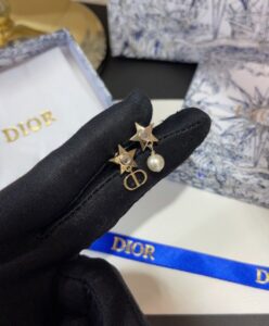 Dior Womens Dior Star Earrings Golden-3.jpg