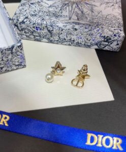 Dior Womens Dior Star Earrings Golden-4.jpg