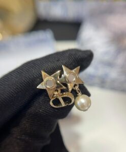 Dior Womens Dior Star Earrings Golden-6.jpg