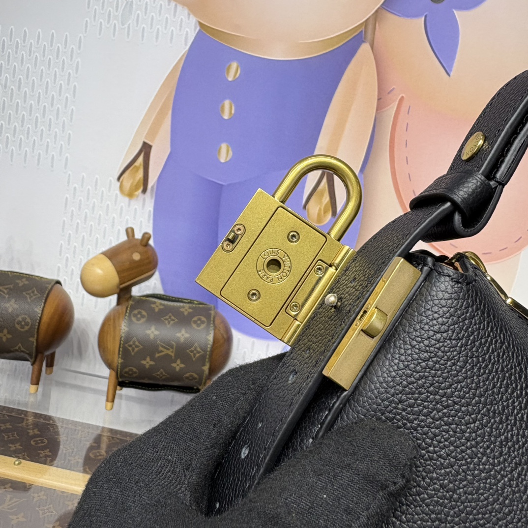 Louis Vuitton Low Key Cookie MM Black-10