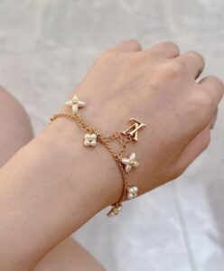 Louis Vuitton Womens LV Floragram Bracelet Golden-7.jpg