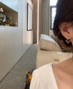 Louis Vuitton Womens LV Flowergram Earrings Golden-7.jpg