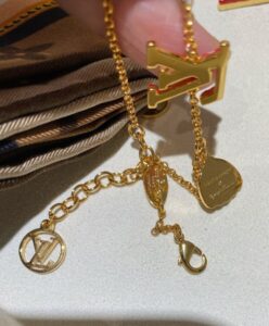 Louis Vuitton Womens LV x YK LV Iconic Infinity Dots Necklace-4.jpg