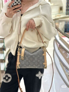 Side Trunk MM M13285-11.jpg