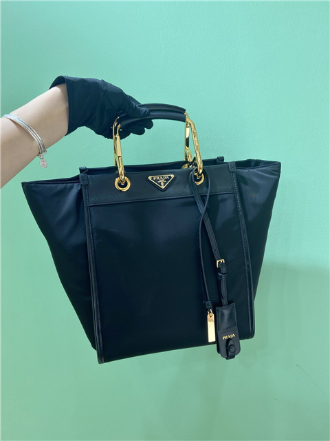 Re-Nylon Medium Tote Bag 1BG578 Black-10.jpg